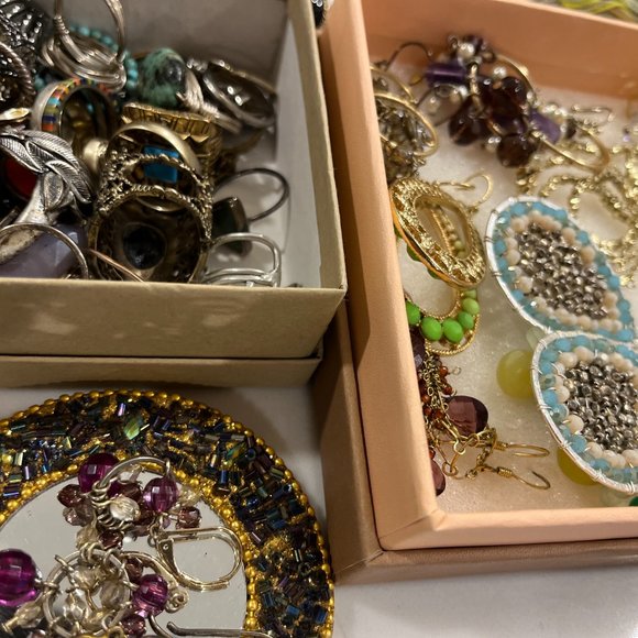 Welcome to Mina's Boutique! - Picture 3 of 3